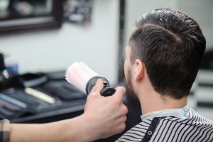 Мужская стрижка в салоне красоты